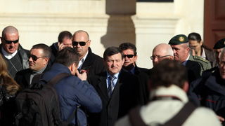 Zadar, 111212. 
Nakon zahvale generalu Anti Gotovini, Zadrani su danas odali priznanje i ratnom zapovjedniku postrojbi specijalne policije Mladenu Markacu. General Markac prosetao je zadarskim Poluotokom te posjetio gradonacelnika Zvonimira Vrancica u nje