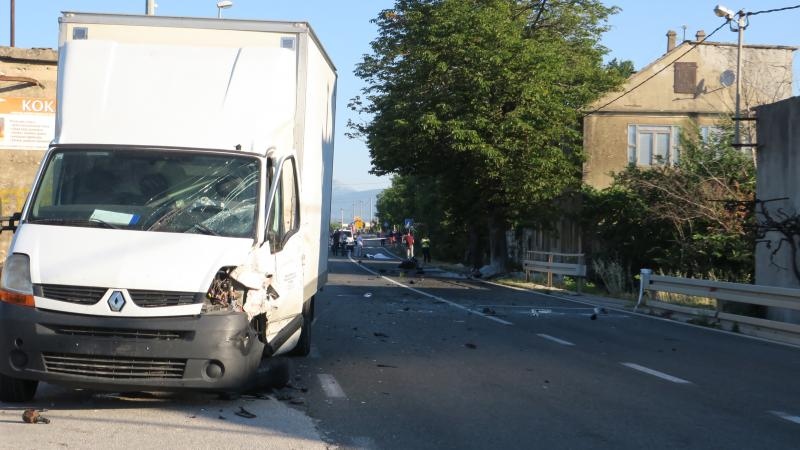 Troje mrtvih u stravičnoj prometnoj nesreći kod Trilja