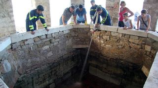 Karma:Počela akcija čišćenja Carske fontane Karma:Počela akcija čišćenja Carske fontane