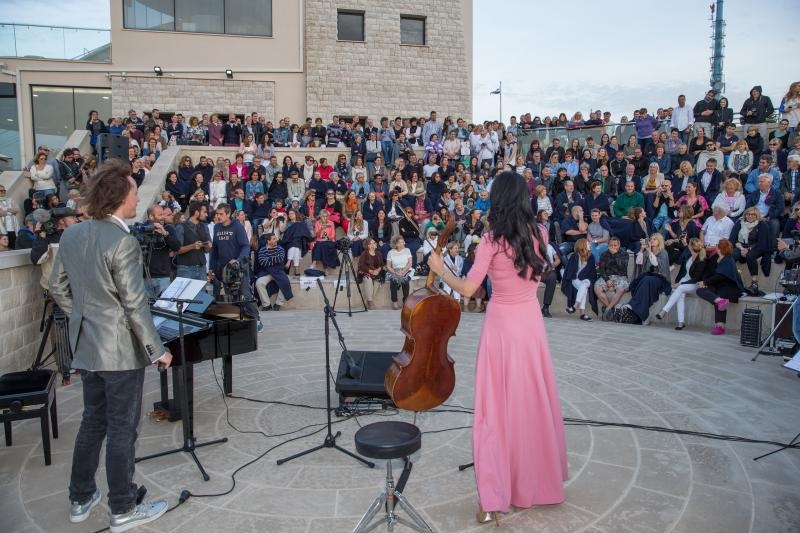 Dubrovnik: Ana Rucner i Oliver Poole ranojutarnjim koncertom pozdravili dolazak ljeta, foto: G. Jelavić/PIXSELL Dubrovnik: Ana Rucner i Oliver Poole ranojutarnjim koncertom pozdravili dolazak ljeta, foto: G. Jelavić/PIXSELL