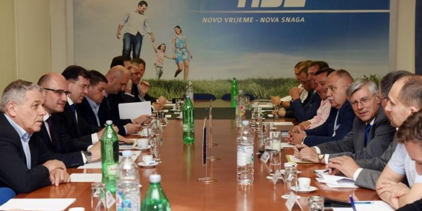 U sjedistu Hrvatske demokratske zajednice odrzana je sjednica predsjednistva HDZ-a. U sjedistu Hrvatske demokratske zajednice odrzana je sjednica predsjednistva HDZ-a.