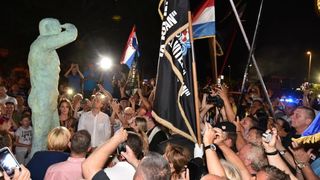 U Dragama otkriven spomenik Miru Barešiću. Photo: Dino Stanin/PIXSELL