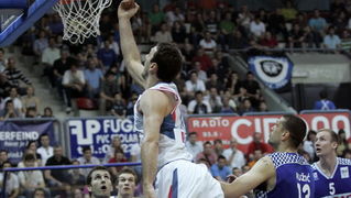 Zagreb, 050610.
KC Drazen Petrovic.
Trg Drazena Petrovica 3.
3. kosarkaska utakmica finala doigravanja izmedju Cibone i Zadra.
Na slici: Vedran Vukusic u akciji.
Foto: Goran Mehkek / CROPIX Zagreb, 050610.
KC Drazen Petrovic.
Trg Drazena Petrovica 3.
3. kosarkaska utakmica finala doigravanja izmedju Cibone i Zadra.
Na slici: Vedran Vukusic u akciji.
Foto: Goran Mehkek / CROPIX