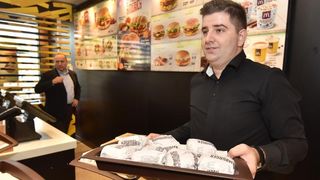U zgradi nekadasnjeg zeljznickog kolodvora jutros je otvoren prvi Mc Donalds u Zadru Photo: Dino Stanin/PIXSELL
