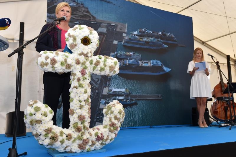 Predsjednica Kolinda Grabar Kitarović otvorila radove na zgradi putničkog terminala u Gaženici. Photo: Dino Stanin/PIXSELL Predsjednica Kolinda Grabar Kitarović otvorila radove na zgradi putničkog terminala u Gaženici. Photo: Dino Stanin/PIXSELL