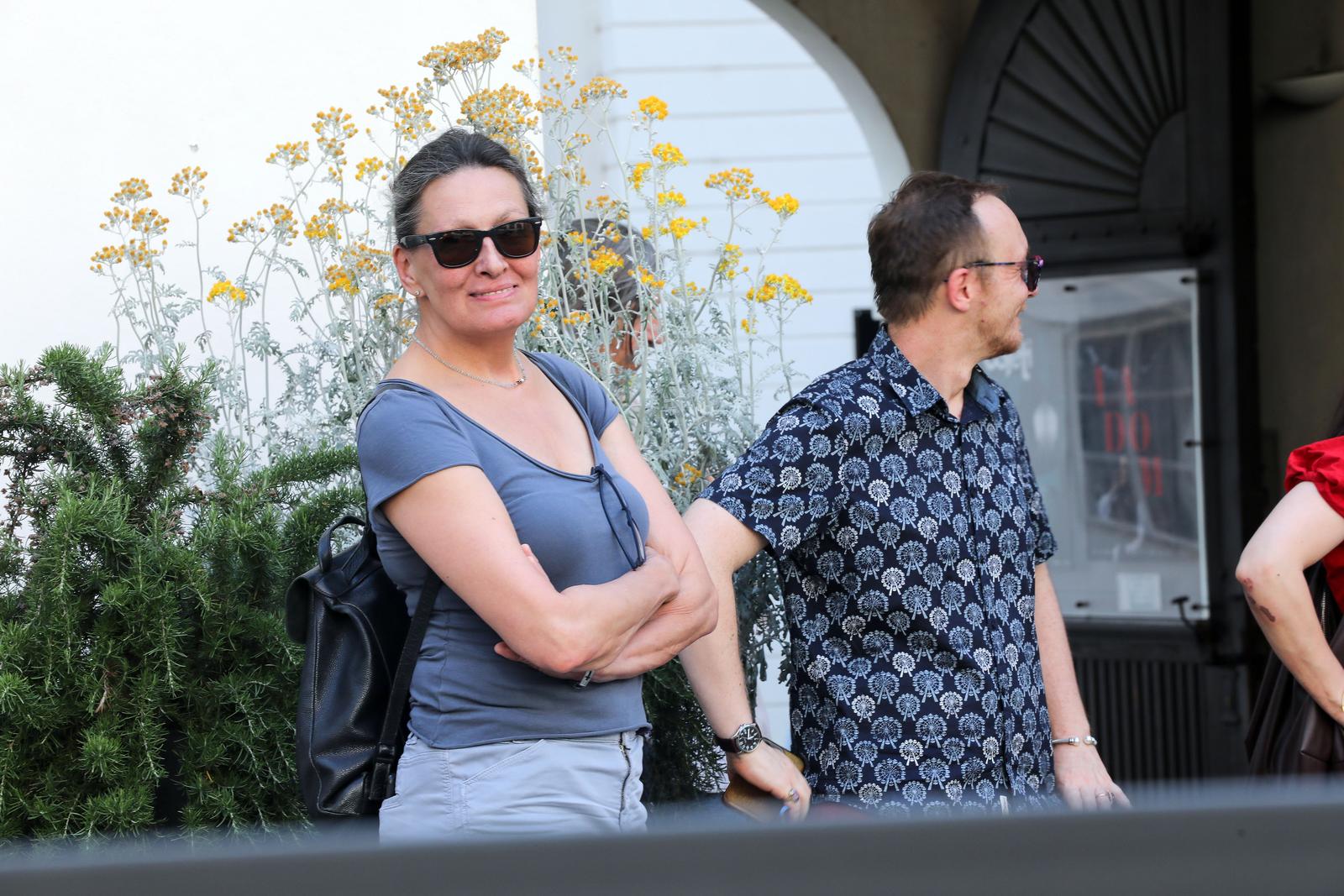 Siniša Labrović: Performans “Poštovani gospodine predsjedniče, možete me poljubiti u guzicu” Siniša Labrović: Performans “Poštovani gospodine predsjedniče, možete me poljubiti u guzicu”