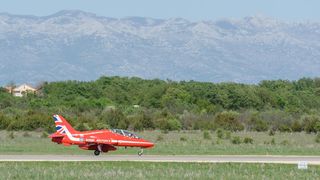 Akrobatska grupa Red Arrows u posjetu Krilima Oluje u Zemuniku