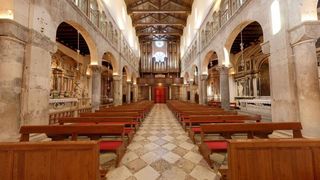 Katedrala sv. Stosije. Danasnja katedrala je trobrodna romanicka gradjevina, ujedno i najveca crkva u Dalmaciji. Unutrasnjost katedrale je monumentalna. Photo: Dino Stanin/PIXSELL