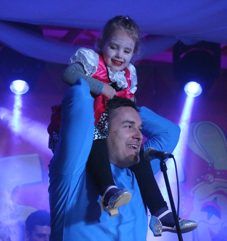 Virske maškare: Nedjelja u znaku zvijezdice Meri, Tota i Tempo Banda