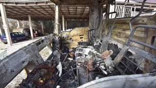 Vučnoj službi Deur na parkingu izgorjela dva vozila