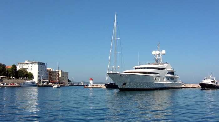 Jedrenjak Salute i superhajta Anna u zadarskoj marini, Foto: Mladen Malik Jedrenjak Salute i superhajta Anna u zadarskoj marini, Foto: Mladen Malik