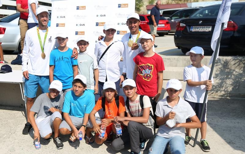 Zlatni olimpijci Fantela i Marenić družili se sa šibenskom djecom povodom dana jedrenja. Photo: Duško Jaramaz/PIXSELL Zlatni olimpijci Fantela i Marenić družili se sa šibenskom djecom povodom dana jedrenja. Photo: Duško Jaramaz/PIXSELL
