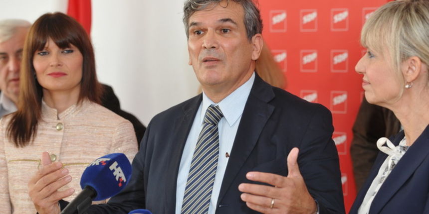 Zadar, 201012.
Zadarski SDP je danas u svojim prostorijama predstavio Ivu Bilica kao kandidata za gradonacelnika i Sabinu Glasovac kao njegovu zamjenicu.
Na fotografiji: Sabina Glasovac, kandidatkinja za zamjenicu gradonacelnika i Ivo Bilic, kandidat za g Zadar, 201012.
Zadarski SDP je danas u svojim prostorijama predstavio Ivu Bilica kao kandidata za gradonacelnika i Sabinu Glasovac kao njegovu zamjenicu.
Na fotografiji: Sabina Glasovac, kandidatkinja za zamjenicu gradonacelnika i Ivo Bilic, kandidat za g