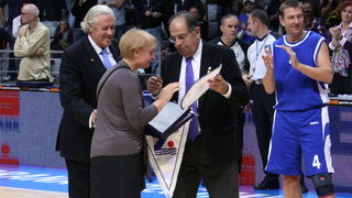 KK Zadar – Real Madrid, umirovljenje dresova 10 (Giuseppe Giergia) i 11 (Kresimir Cosic), Foto; Mladen Malik KK Zadar – Real Madrid, umirovljenje dresova 10 (Giuseppe Giergia) i 11 (Kresimir Cosic), Foto; Mladen Malik