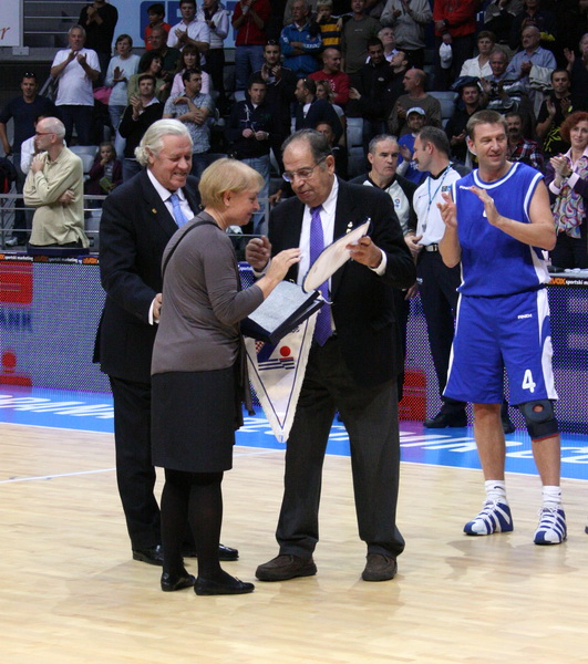 KK Zadar – Real Madrid, umirovljenje dresova 10 (Giuseppe Giergia) i 11 (Kresimir Cosic), Foto; Mladen Malik KK Zadar – Real Madrid, umirovljenje dresova 10 (Giuseppe Giergia) i 11 (Kresimir Cosic), Foto; Mladen Malik