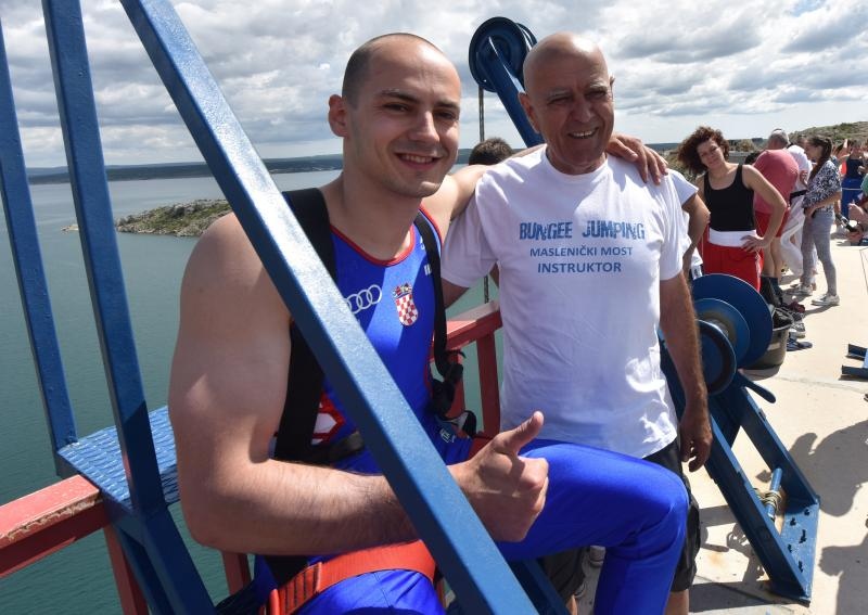 Otvorena sezona bungee jumpinga sa starog Masleničkog mosta. Photo: Hrvoje Jelavić/PIXSELL Otvorena sezona bungee jumpinga sa starog Masleničkog mosta. Photo: Hrvoje Jelavić/PIXSELL