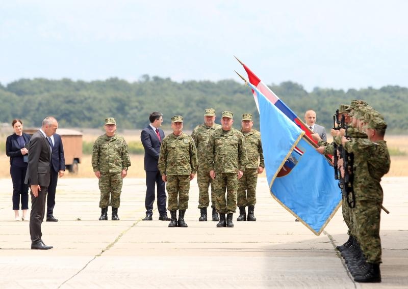 Plenković i Krstičević posjetili zračnu bazu Zemunik i protupožarnu eskadrilu Plenković i Krstičević posjetili zračnu bazu Zemunik i protupožarnu eskadrilu