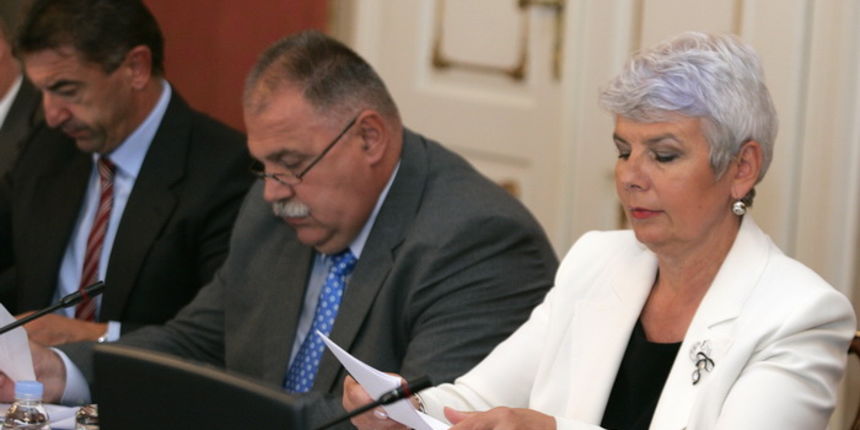 Zagreb, 240810.
U Banskim dvorima odrzana je sjednica Vlade pod predsjedanjem premijerke Jadranke Kosor.
Na slici: Darko Milinovic popredsjednikVlade i ministar zdravstva, Ivan Suker potpredsjednik Vlade i ministar financija, Jadranka Kosor predsjednica V