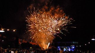 Tunuara 2016 – defile ribarica, spremanje brudeta, demonstracija ribarske vještine i koncert Zorica Kondža. Foto: TZ općine Kali/Adam Vidas Tunuara 2016 – defile ribarica, spremanje brudeta, demonstracija ribarske vještine i koncert Zorica Kondža. Foto: TZ općine Kali/Adam Vidas