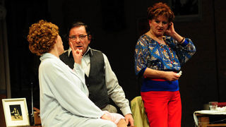 Zadar, 18.02.2013. snimio: Nenad Marčev
premijera HNK Zadar
Nikolaj Koljada: KOKOŠ, komedija
redatelj: Dražen Ferenčina
Igraju: Jasna Ančić, Tamara Šoletić, Žana Bumber,
Ivica Jončić, Mirko Šatalić,
Vinko Radovčič, Mimi Zadarski, Anto Zadar, 18.02.2013. snimio: Nenad Marčev
premijera HNK Zadar
Nikolaj Koljada: KOKOŠ, komedija
redatelj: Dražen Ferenčina
Igraju: Jasna Ančić, Tamara Šoletić, Žana Bumber,
Ivica Jončić, Mirko Šatalić,
Vinko Radovčič, Mimi Zadarski, Anto