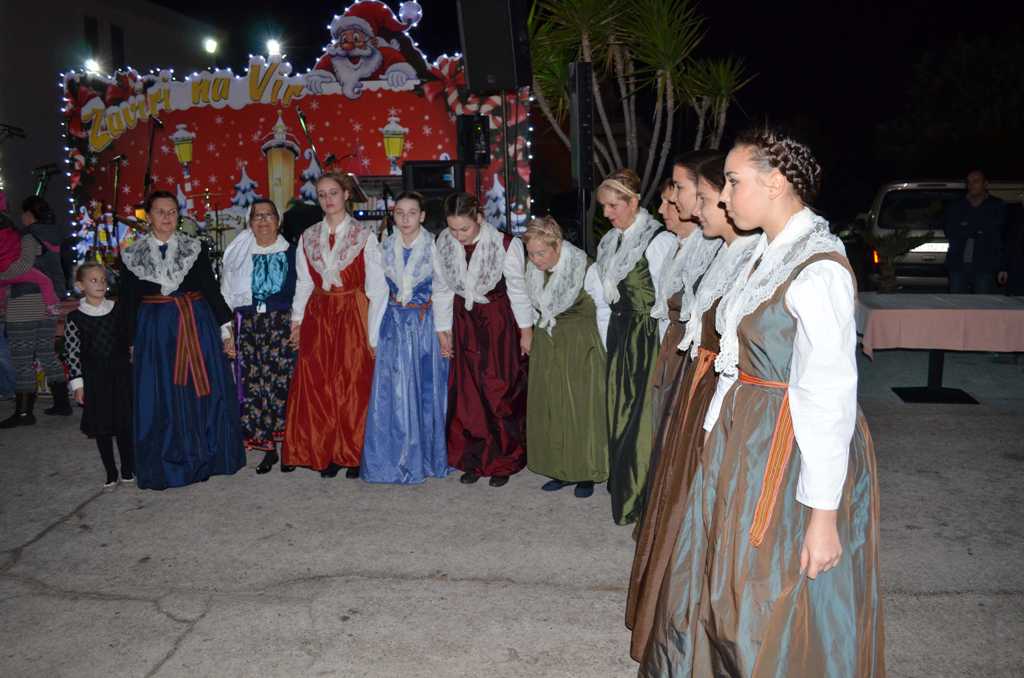 Vir: Druženje virske djece sa Svetim Nikolom Vir: Druženje virske djece sa Svetim Nikolom