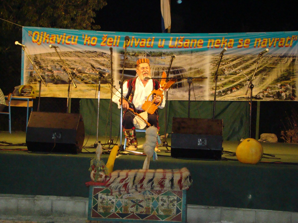 Ojkavicu tko želi pivati, u Lišane neka se navrati, foto: Mane Ledenko