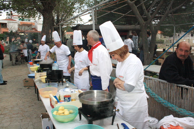 Banj: Poznati kuhaju s Renatom Kraljevom Banj: Poznati kuhaju s Renatom Kraljevom