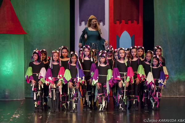HNK Zadar: Bajka.hr Plesne udruge Gesta, Foto: Željko Karavida HNK Zadar: Bajka.hr Plesne udruge Gesta, Foto: Željko Karavida
