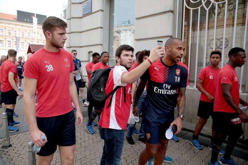 Legendarni Thierry Henry i juniori FC Arsenala prošetali Zagrebom, Photo: Patrik Maček/PIXSELL Legendarni Thierry Henry i juniori FC Arsenala prošetali Zagrebom, Photo: Patrik Maček/PIXSELL