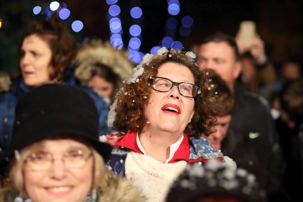 Advent na Viru: Crvena jabuka oduševila u “sniježnom” Viru Advent na Viru: Crvena jabuka oduševila u “sniježnom” Viru
