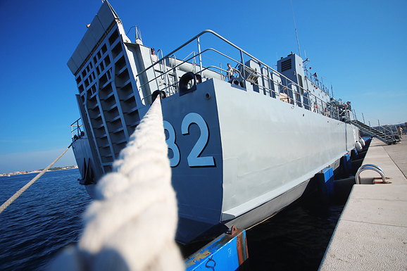 Polazak ratnog broda HRM-a sa zadarske rive (foto:Saša Čuka)