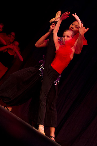 Plesna čestitka Zadarskog plesnog ansambla, Foto: Leo Banić Plesna čestitka Zadarskog plesnog ansambla, Foto: Leo Banić