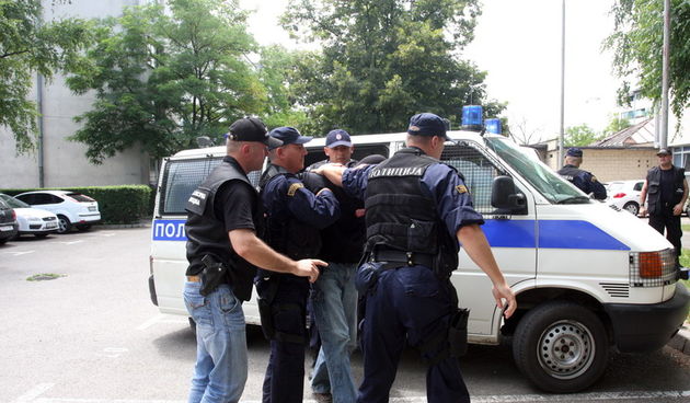 Banja Luka, 260611.
Nakon cetiri dana potrage u Donjim Srdjevicima priveden je Dragan Paravinja za kojeg se sumnja da je oteo Antoniju Bilic.
Na slici: privodjenje Paravinje u Banja Luci
Foto: CROPIX