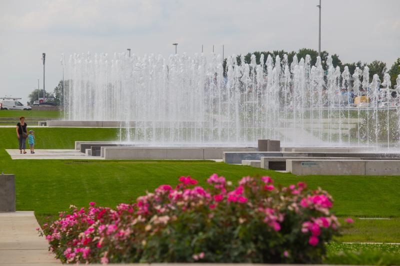 Zagreb: Novouređene fontane u Ulici Hrvatske bratske zajednice puštene u rad Zagreb: Novouređene fontane u Ulici Hrvatske bratske zajednice puštene u rad