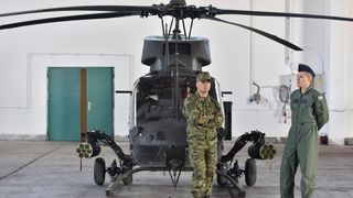 Predsjednica Grabar-Kitarović na predstavljanju novih helikoptera Kiowa Warriors u 93. Zrakoplovnoj bazi u Zemuniku. Photo: Dino Stanin/PIXSELL Predsjednica Grabar-Kitarović na predstavljanju novih helikoptera Kiowa Warriors u 93. Zrakoplovnoj bazi u Zemuniku. Photo: Dino Stanin/PIXSELL