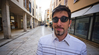 Đir po gradu (sa sunčanim naočalama) 7. studenog 2011, Foto: Saša Čuka