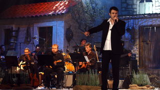 Zadar, 121110.
Dvorana Kresimira Cosica.Festival zabavne glazbe Zadar2010.Prva vecer.
Na fotografiji : Alen Vitasovic.
Foto : Vladimir Ivanov / Cropix Zadar, 121110.
Dvorana Kresimira Cosica.Festival zabavne glazbe Zadar2010.Prva vecer.
Na fotografiji : Alen Vitasovic.
Foto : Vladimir Ivanov / Cropix