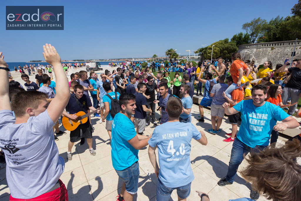 Ludijada zadarskih maturanata na Pozdravu suncu i Morskim orguljama