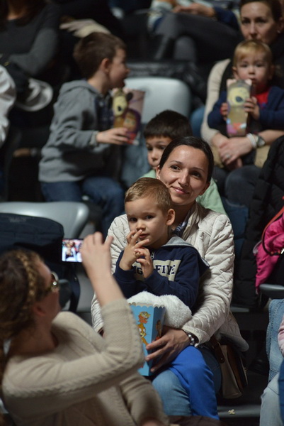 Predstava “Maša i Medvjed” moskovskog Dječjeg kazališta oduševila zadarske mališane Predstava “Maša i Medvjed” moskovskog Dječjeg kazališta oduševila zadarske mališane