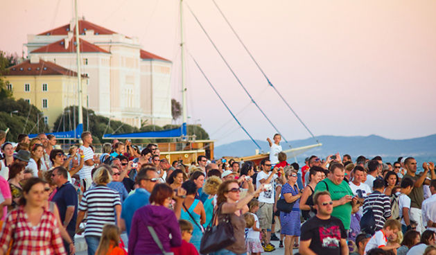 Turizam, Turisti. Morske orgulje. Đir po gradu 27. kolovoza 2012. (foto:Saša Čuka)