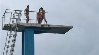 3, 2, 1: Trojica mladih Zadrana na Božić skočila sa skakaonice na bazenu 3, 2, 1: Trojica mladih Zadrana na Božić skočila sa skakaonice na bazenu