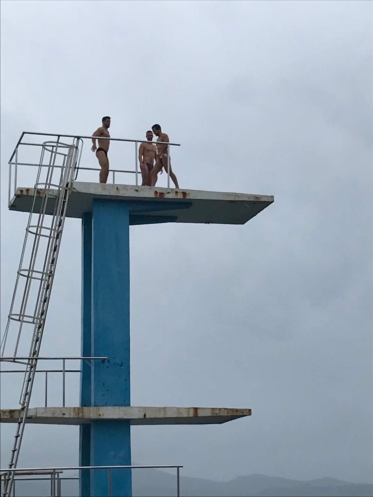 3, 2, 1: Trojica mladih Zadrana na Božić skočila sa skakaonice na bazenu 3, 2, 1: Trojica mladih Zadrana na Božić skočila sa skakaonice na bazenu