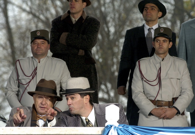 Beograd,071209.
Miroslav Ciro Blazevic na snimanju filma Montevideo bog te video, koji rezira Dragan Bjelogrlic. Radnja filma smjestena je u 1930. godinu i kvalifikacijsku utakmicu za odlazak na Svjetsko nogometno prvenstvo koje se odrazalo u Urugvaj.
Fot