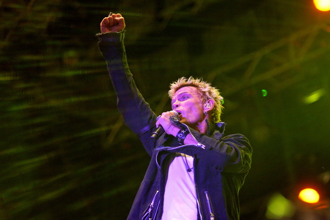 Zagreb, 220610.
Na Jarunu se od 21.-23.06. odrzava glazbeni spektakl T-Mobile INmusic festival na kojem ce nastupiti mnogobrojni izvodjaci kako iz zemlje tako i svijeta.
Danas se odrzao drugi dan.
Na slici: Billy Idol.
Foto: Neja Markicevic / CROPIX Zagreb, 220610.
Na Jarunu se od 21.-23.06. odrzava glazbeni spektakl T-Mobile INmusic festival na kojem ce nastupiti mnogobrojni izvodjaci kako iz zemlje tako i svijeta.
Danas se odrzao drugi dan.
Na slici: Billy Idol.
Foto: Neja Markicevic / CROPIX