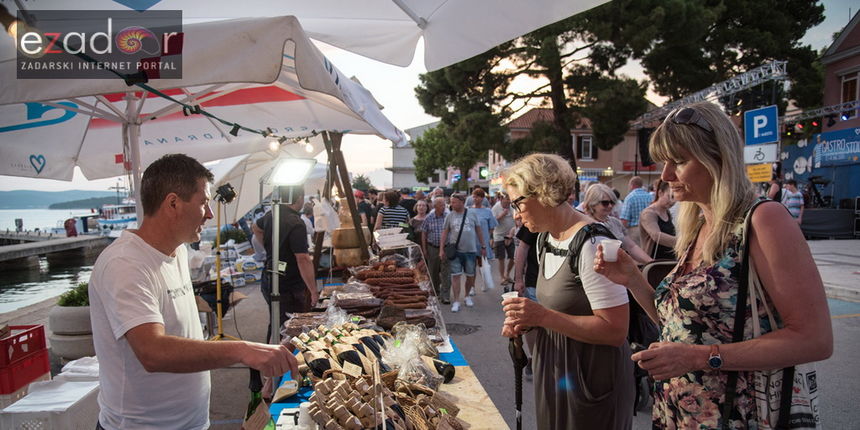 Otvoren 12. biogradski Gastro stol Otvoren 12. biogradski Gastro stol