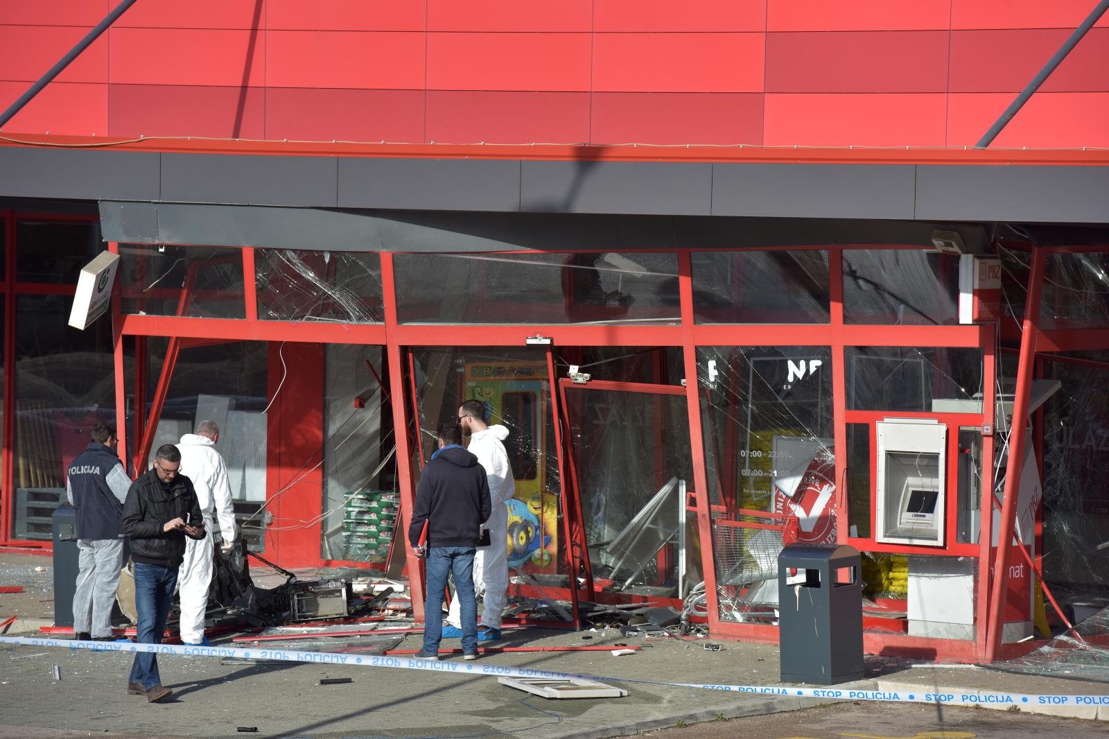 Raznesen bankomat u sklopu Plodina na Žmirićima Raznesen bankomat u sklopu Plodina na Žmirićima