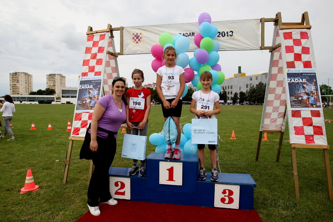 Zadar, 210513.
Erste Plava Liga danas se odrzava na stadionu Visnjik. Rijec je o jedinstvenom djecjem atletskom natjecanju upecatljivog slogana Brze, Vise, Jace, koje se odrzava pod visokim pokroviteljstvom Ministarstva znanosti obrazovanja i sporta. Orga Zadar, 210513.
Erste Plava Liga danas se odrzava na stadionu Visnjik. Rijec je o jedinstvenom djecjem atletskom natjecanju upecatljivog slogana Brze, Vise, Jace, koje se odrzava pod visokim pokroviteljstvom Ministarstva znanosti obrazovanja i sporta. Orga