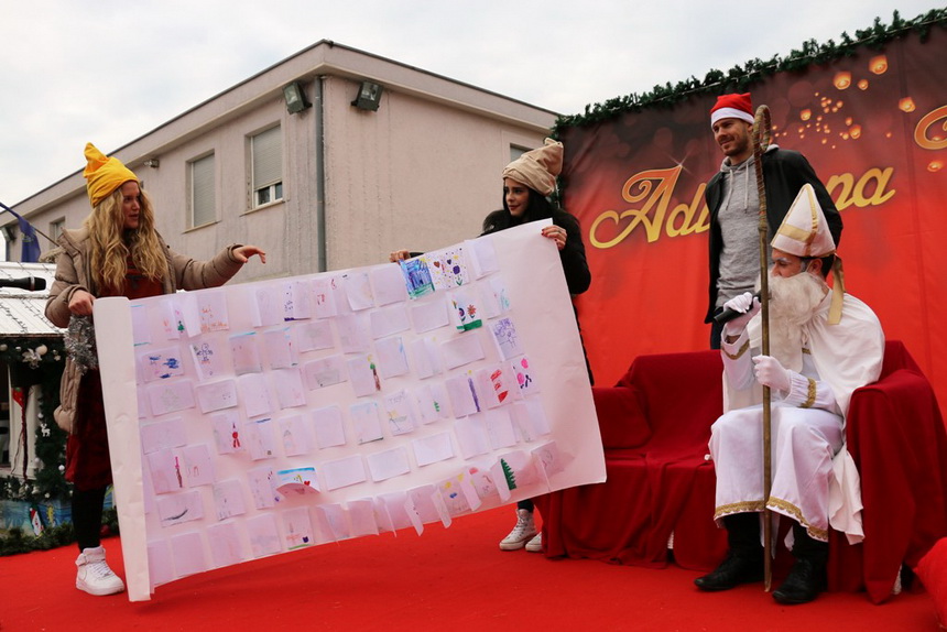 Sveti Nikola darivao mališane na Viru, Krampus bez posla Sveti Nikola darivao mališane na Viru, Krampus bez posla