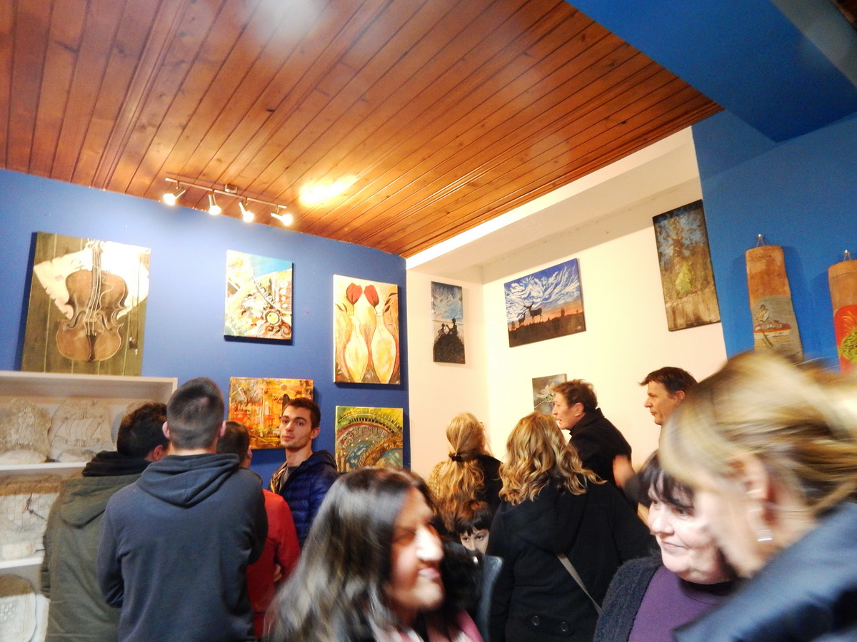 Slikarica Matea Bugarija u Bibinjama predstavila izložbu “Enigma” Slikarica Matea Bugarija u Bibinjama predstavila izložbu “Enigma”