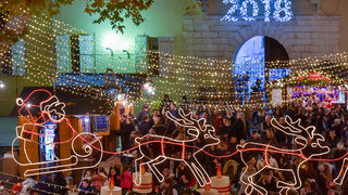 Deset tisuća posjetitelja uživalo u otvorenju Adventa u Zadru- koncertu Ivana Zaka i vatrometu